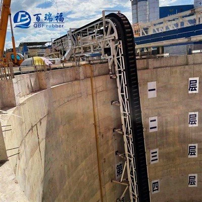 Vertikalna pokretna traka